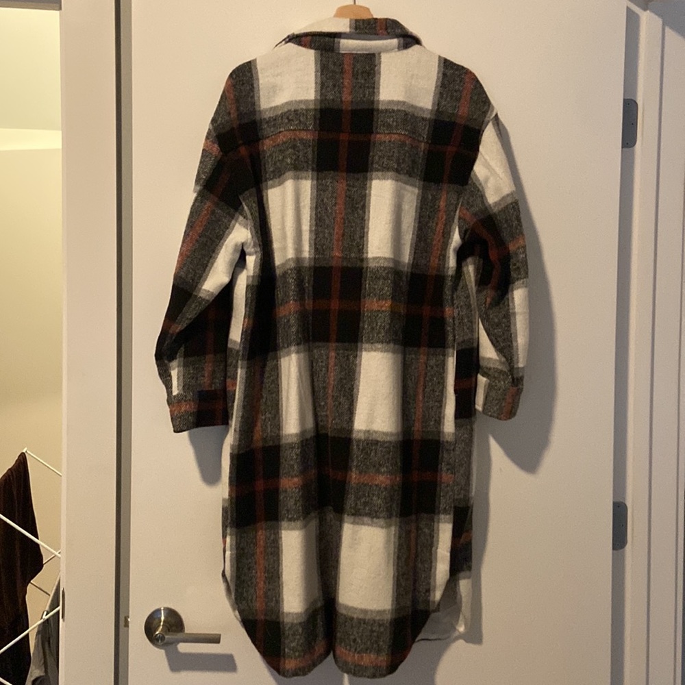 Long Schacket - Picture 3 of 4